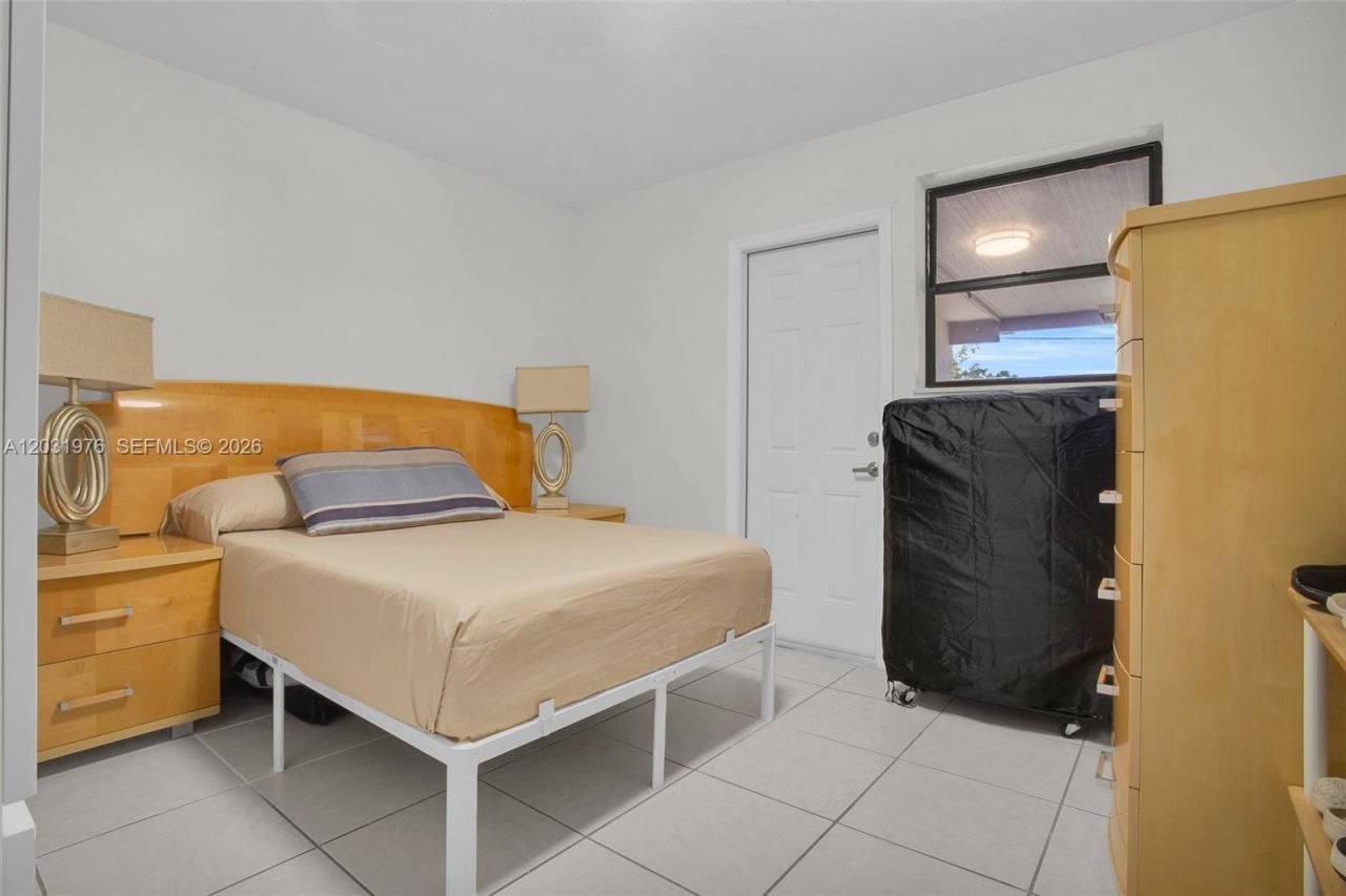 855 W 70th Pl , Hialeah, FL 33014 Photo