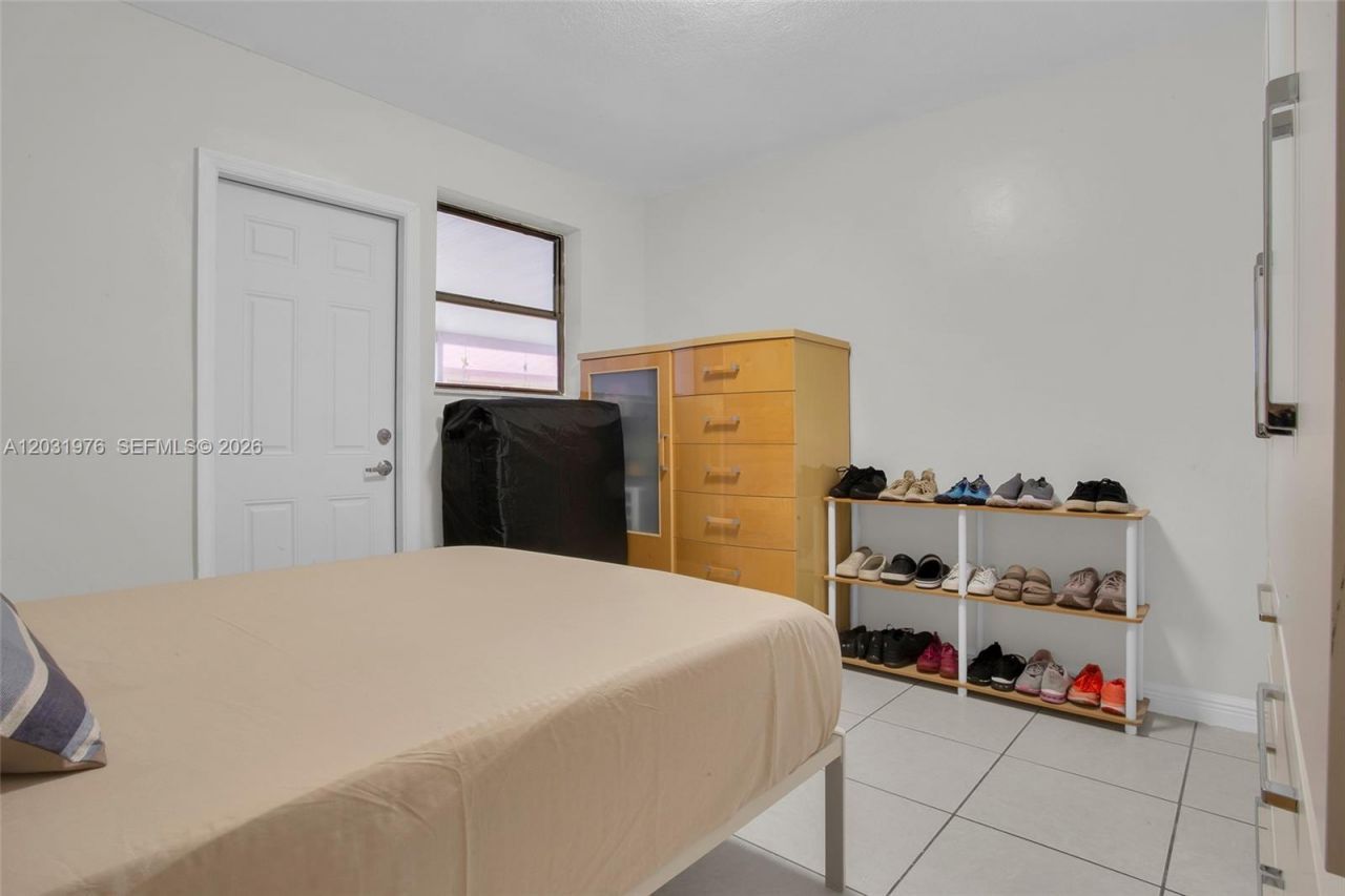 855 W 70th Pl , Hialeah, FL 33014 Photo