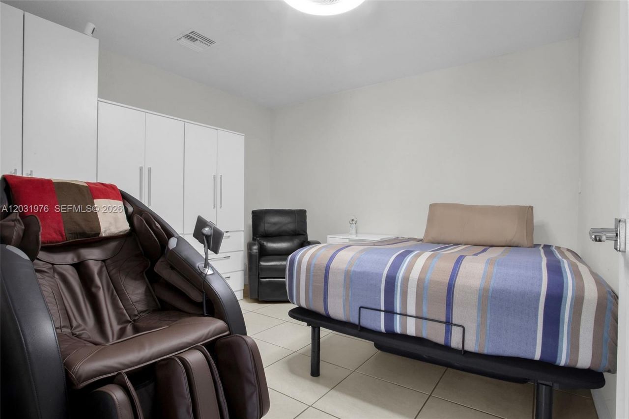 855 W 70th Pl , Hialeah, FL 33014 Photo