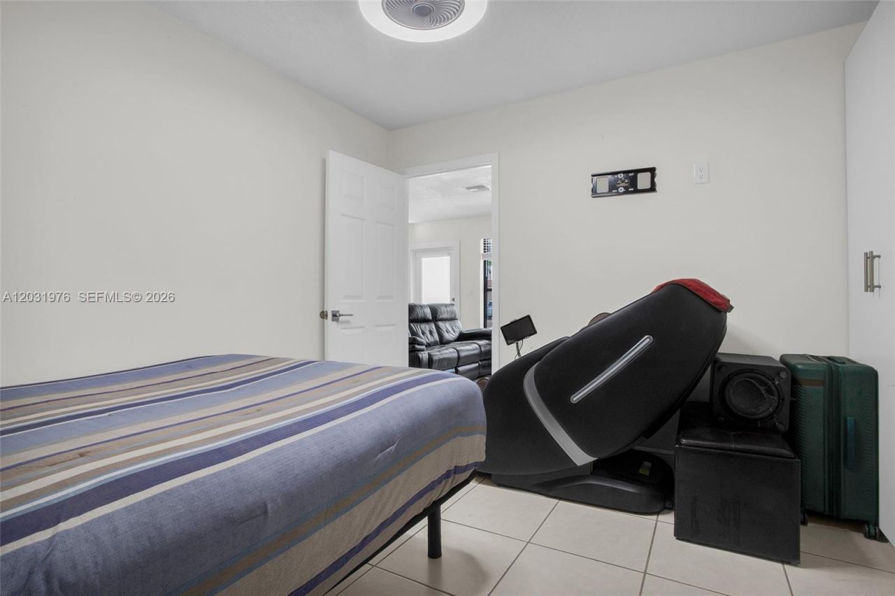 855 W 70th Pl , Hialeah, FL 33014 Photo