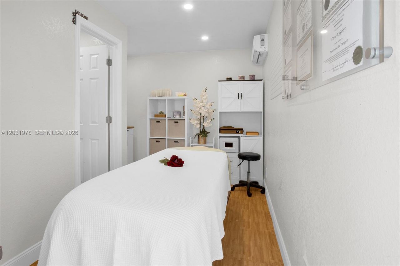 855 W 70th Pl , Hialeah, FL 33014 Photo