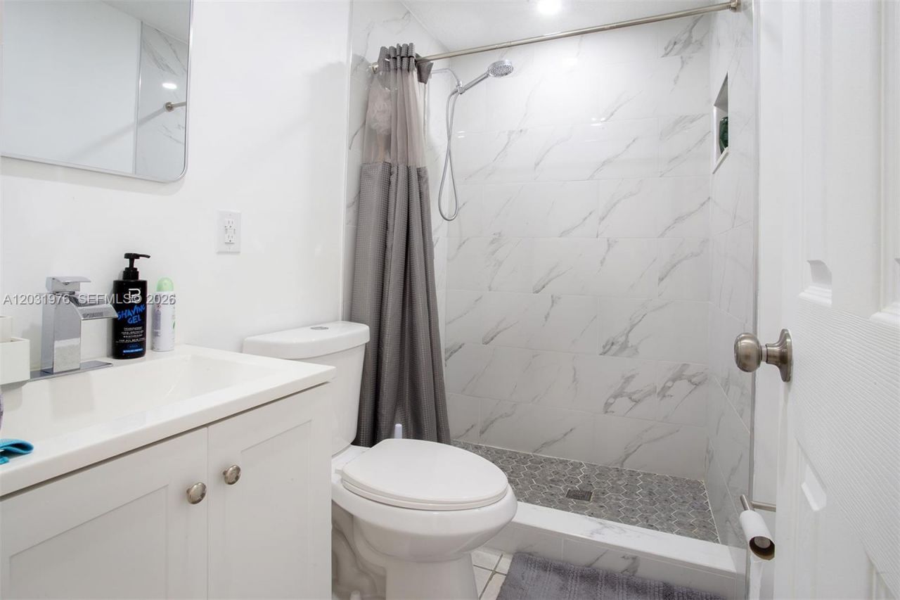 855 W 70th Pl , Hialeah, FL 33014 Photo