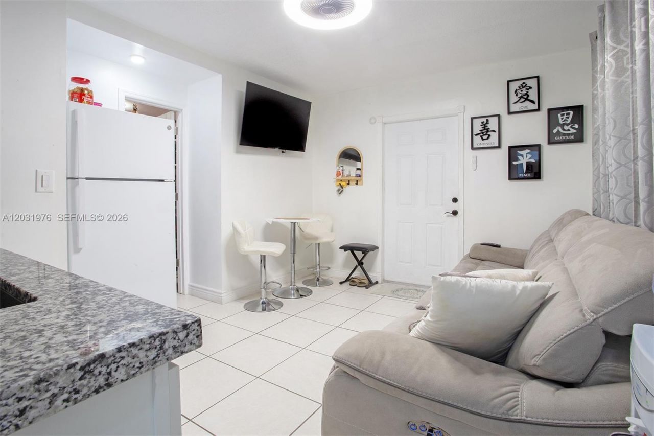 855 W 70th Pl , Hialeah, FL 33014 Photo