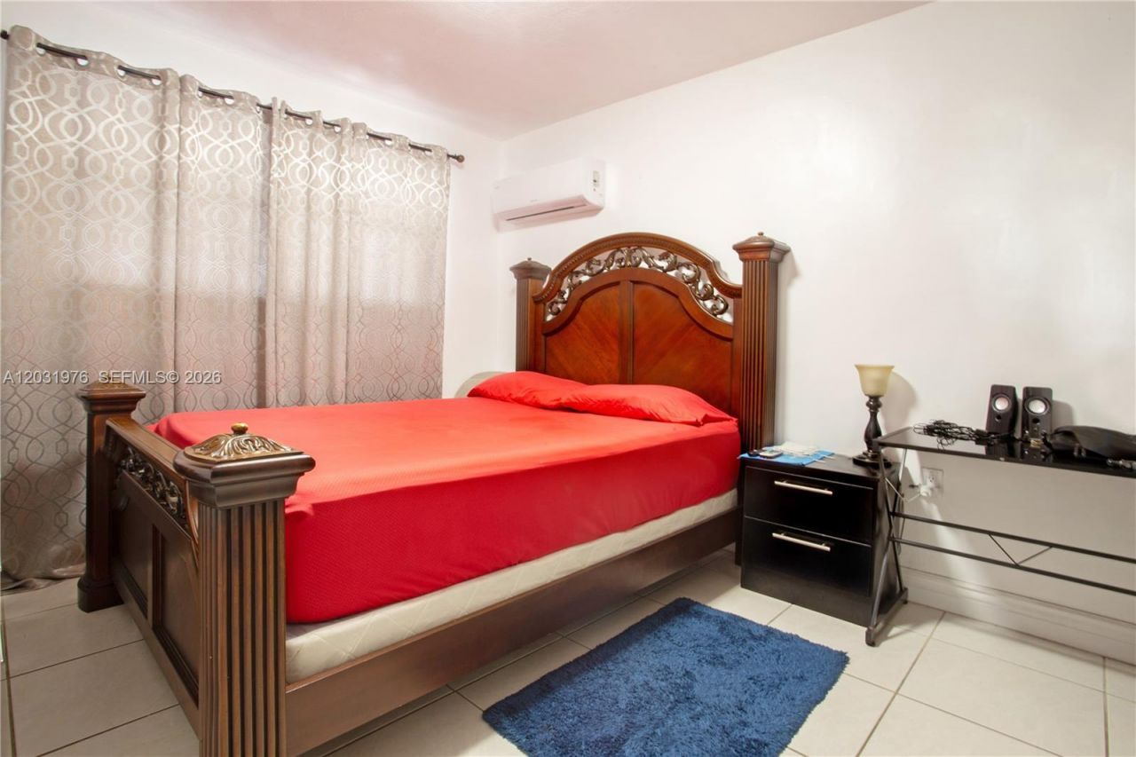 855 W 70th Pl , Hialeah, FL 33014 Photo
