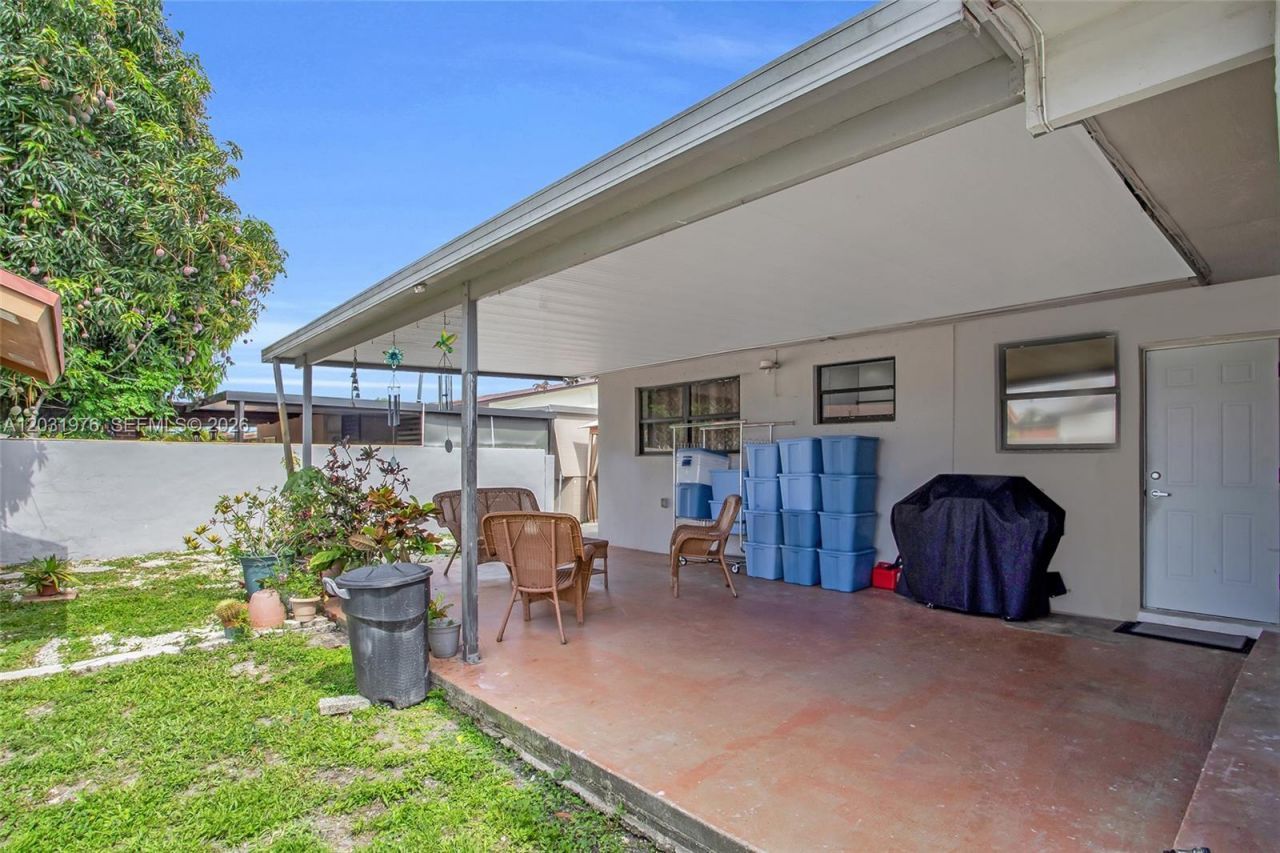 855 W 70th Pl , Hialeah, FL 33014 Photo