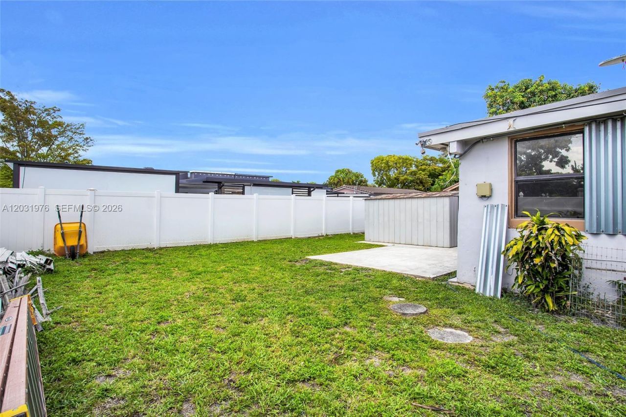 855 W 70th Pl , Hialeah, FL 33014 Photo