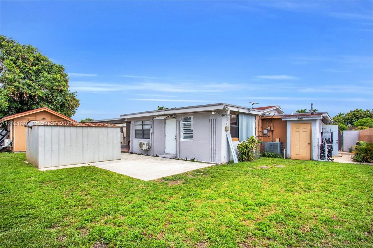 855 W 70th Pl , Hialeah, FL 33014 Photo