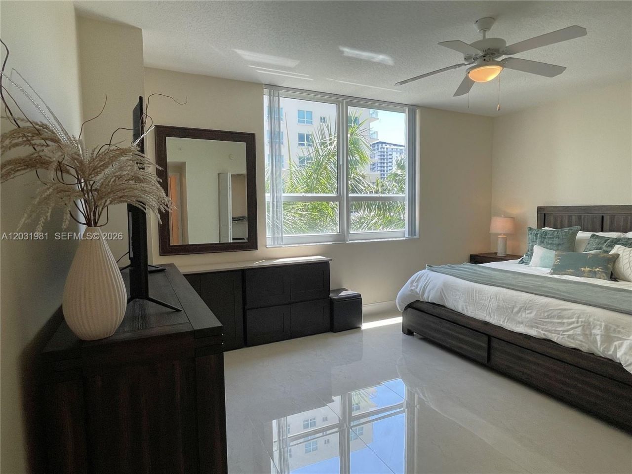 2000 N Bayshore Dr, Unit 525, Miami, FL 33137 Photo