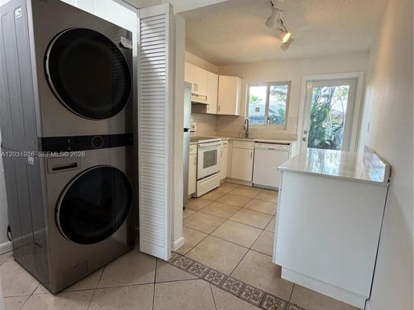 1831 SW 24th St , Unit W, Fort Lauderdale, FL 33315