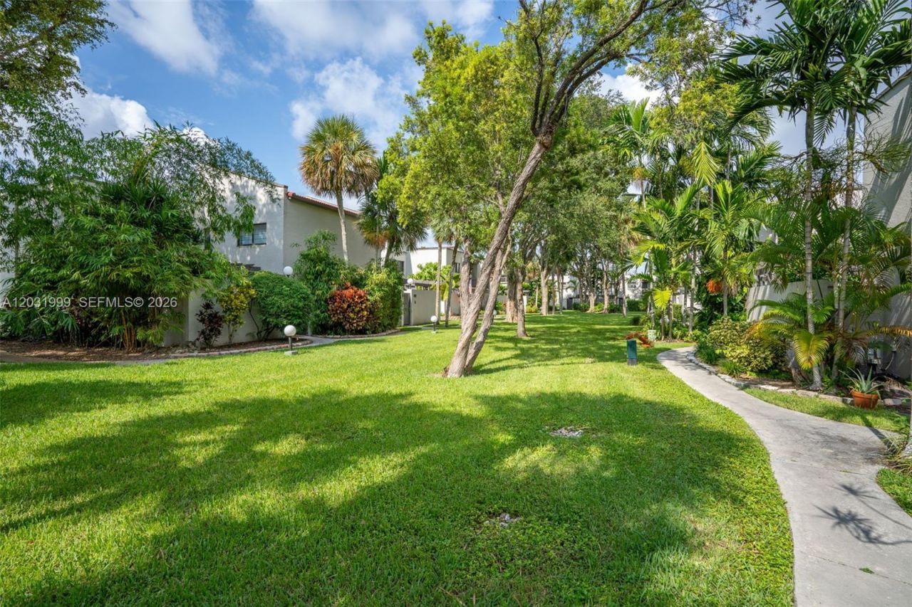 4726 SW 67th Ave , Unit F6, Miami, FL 33155 Photo