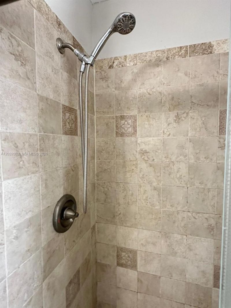 851 NE 207th Ter , Unit 6-202, Miami, FL 33179 Photo