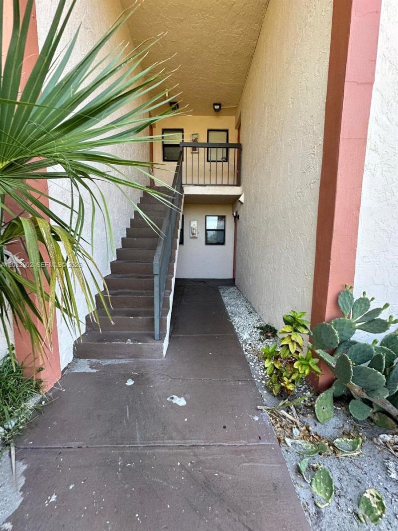 851 NE 207th Ter , Unit 6-202, Miami, FL 33179 Photo