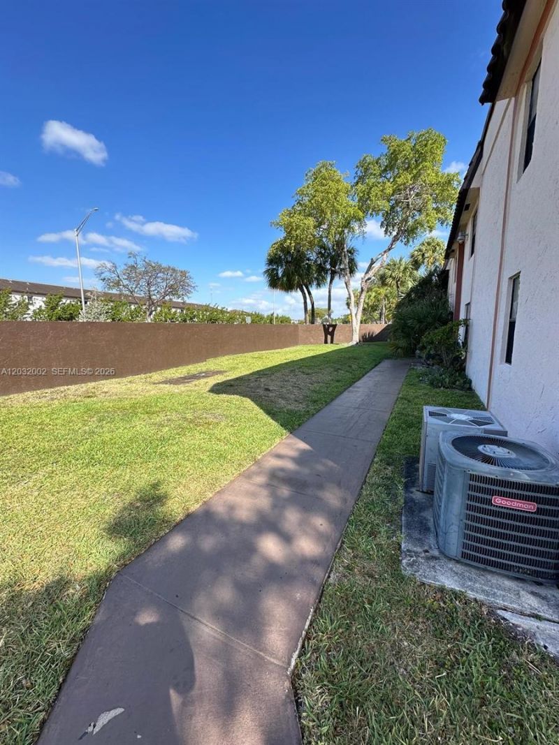 851 NE 207th Ter , Unit 6-202, Miami, FL 33179 Photo