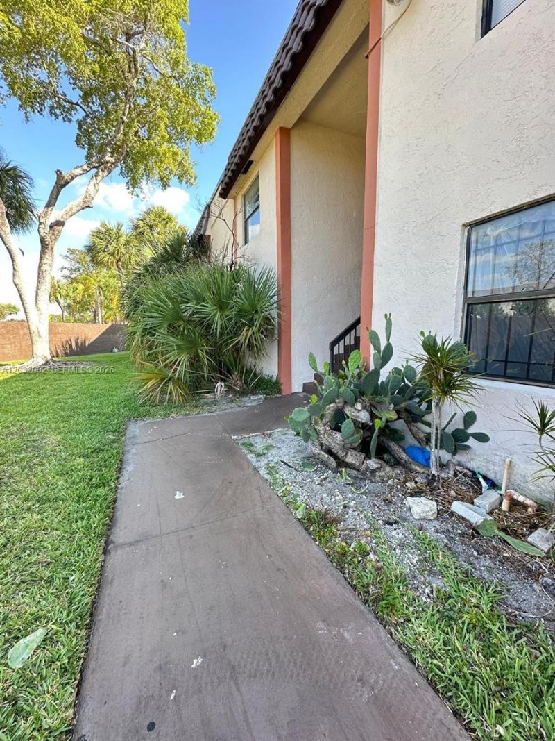 851 NE 207th Ter , Unit 6-202, Miami, FL 33179 Photo