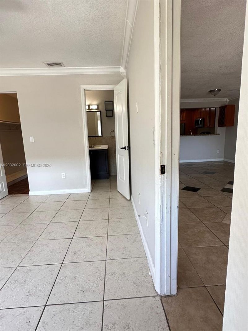 851 NE 207th Ter , Unit 6-202, Miami, FL 33179 Photo