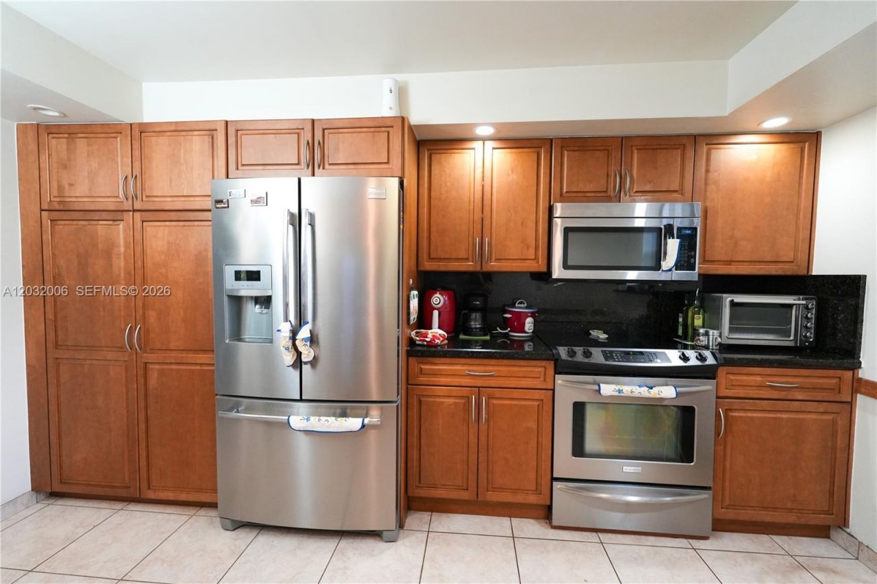 16051 Blatt Blvd , Unit 401, Weston, FL 33326 Photo