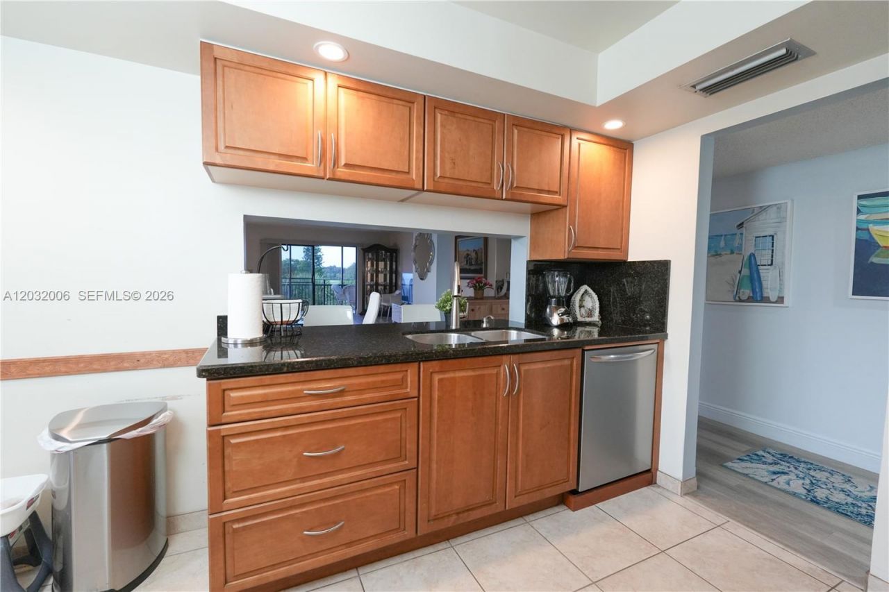 16051 Blatt Blvd , Unit 401, Weston, FL 33326 Photo