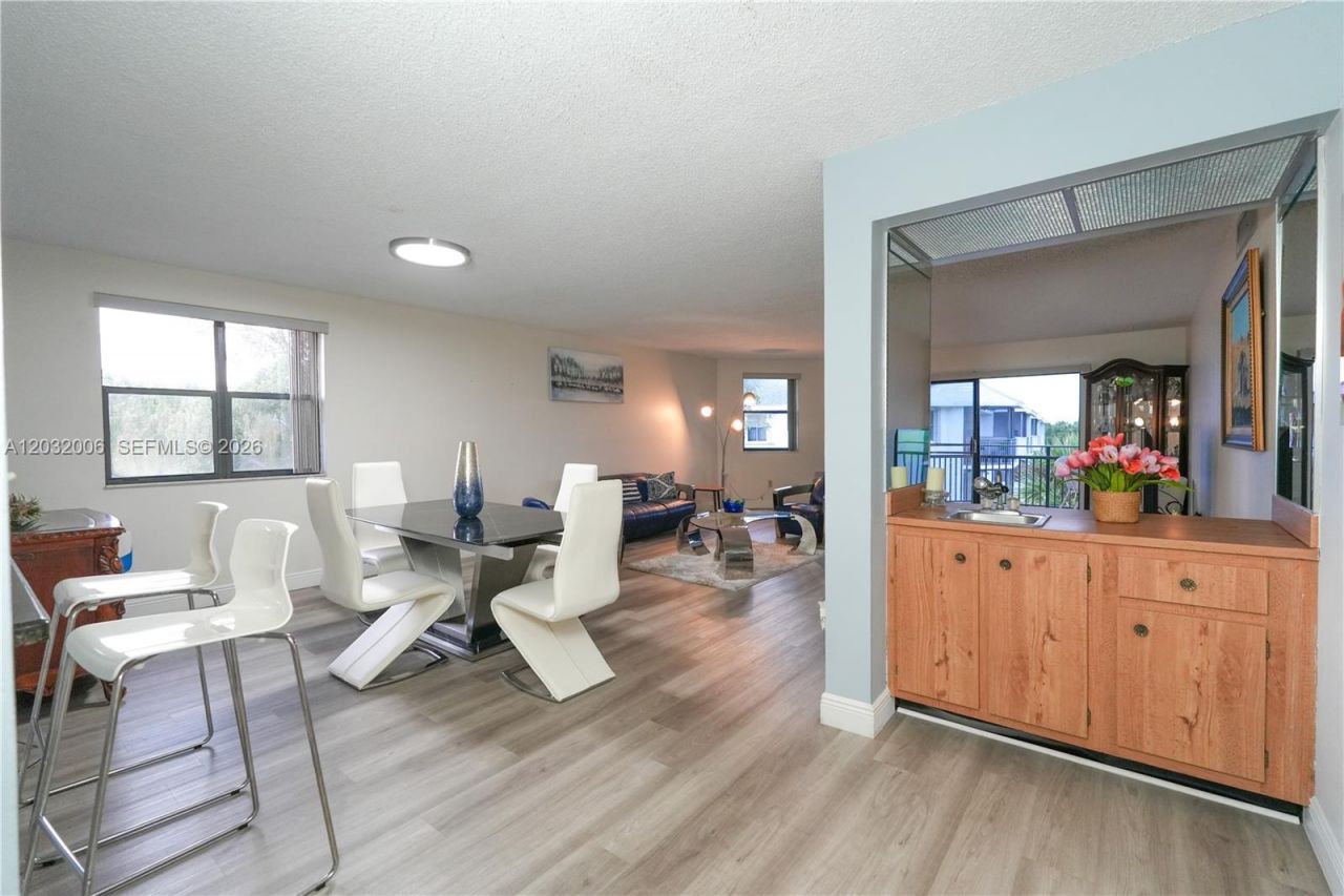 16051 Blatt Blvd , Unit 401, Weston, FL 33326 Photo