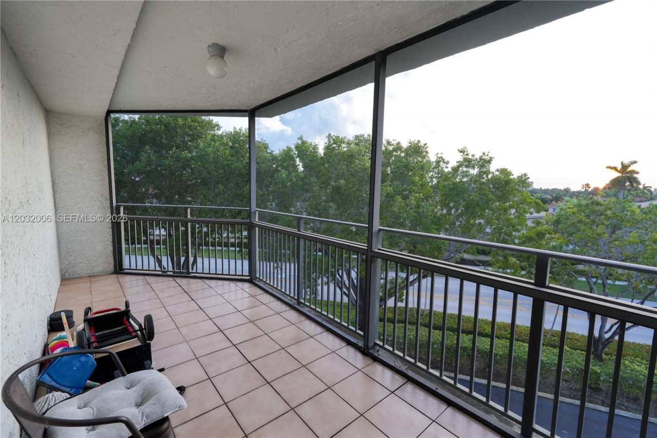 16051 Blatt Blvd , Unit 401, Weston, FL 33326 Photo