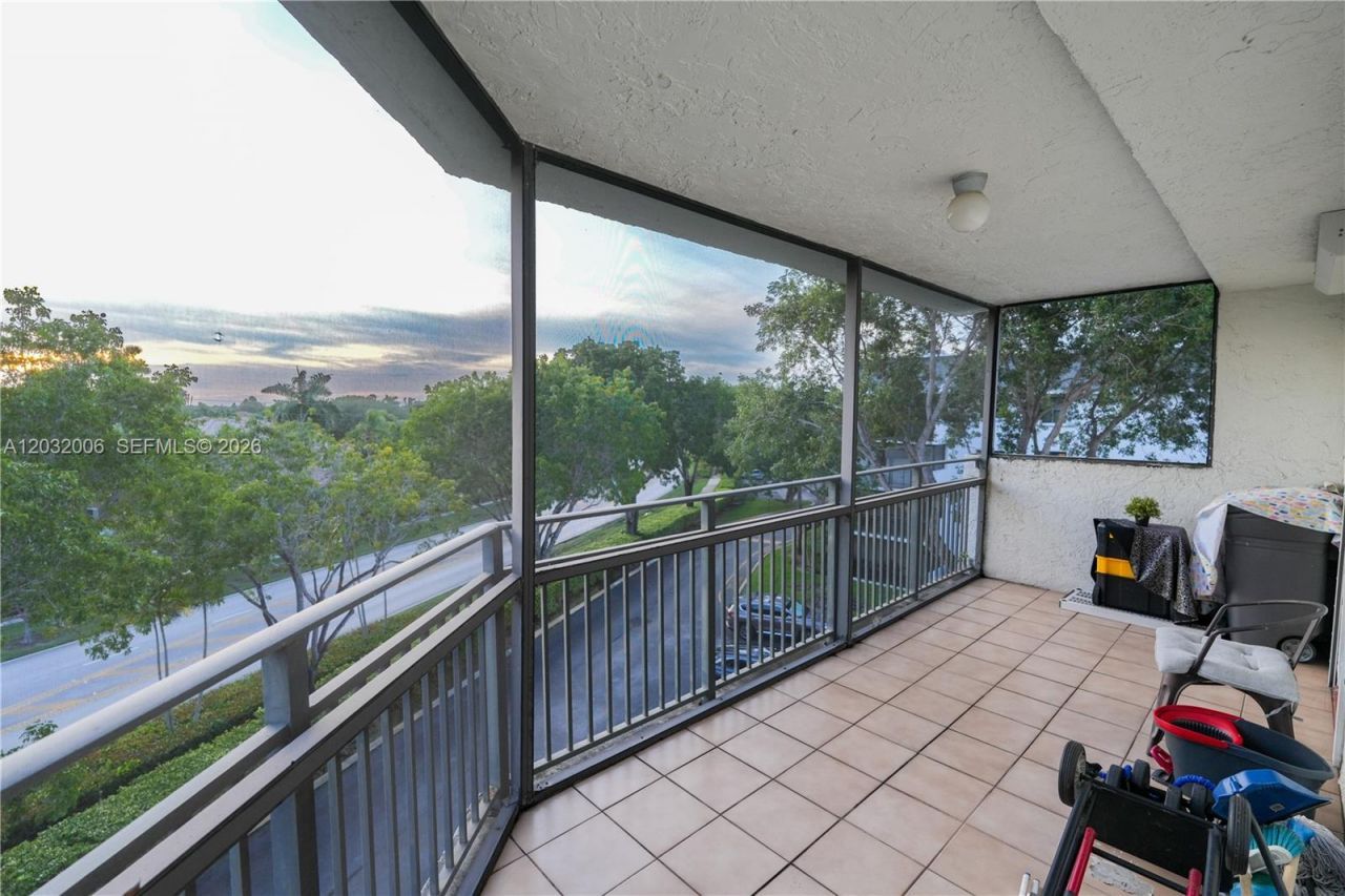 16051 Blatt Blvd , Unit 401, Weston, FL 33326 Photo