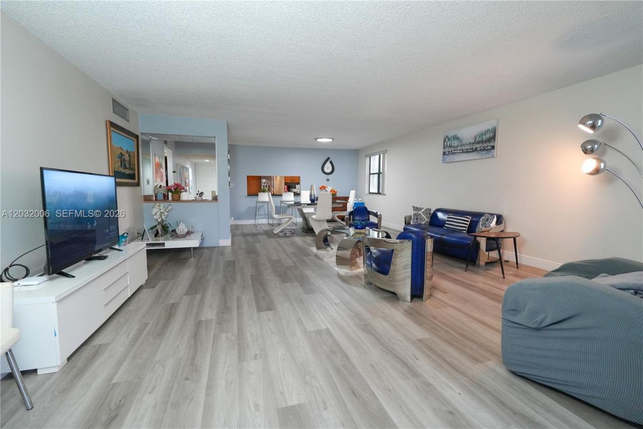16051 Blatt Blvd , Unit 401, Weston, FL 33326 Photo