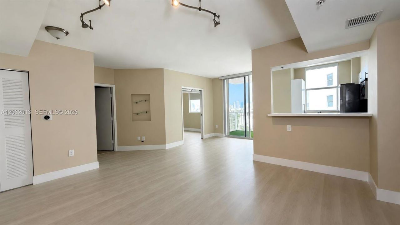 1 Glen Royal Pkwy , Unit 1210, Miami, FL 33125 Photo