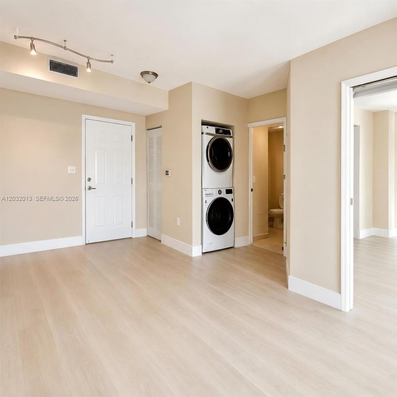 1 Glen Royal Pkwy , Unit 1210, Miami, FL 33125 Photo