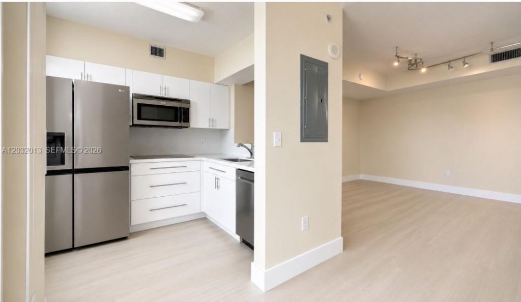 1 Glen Royal Pkwy , Unit 1210, Miami, FL 33125 Photo