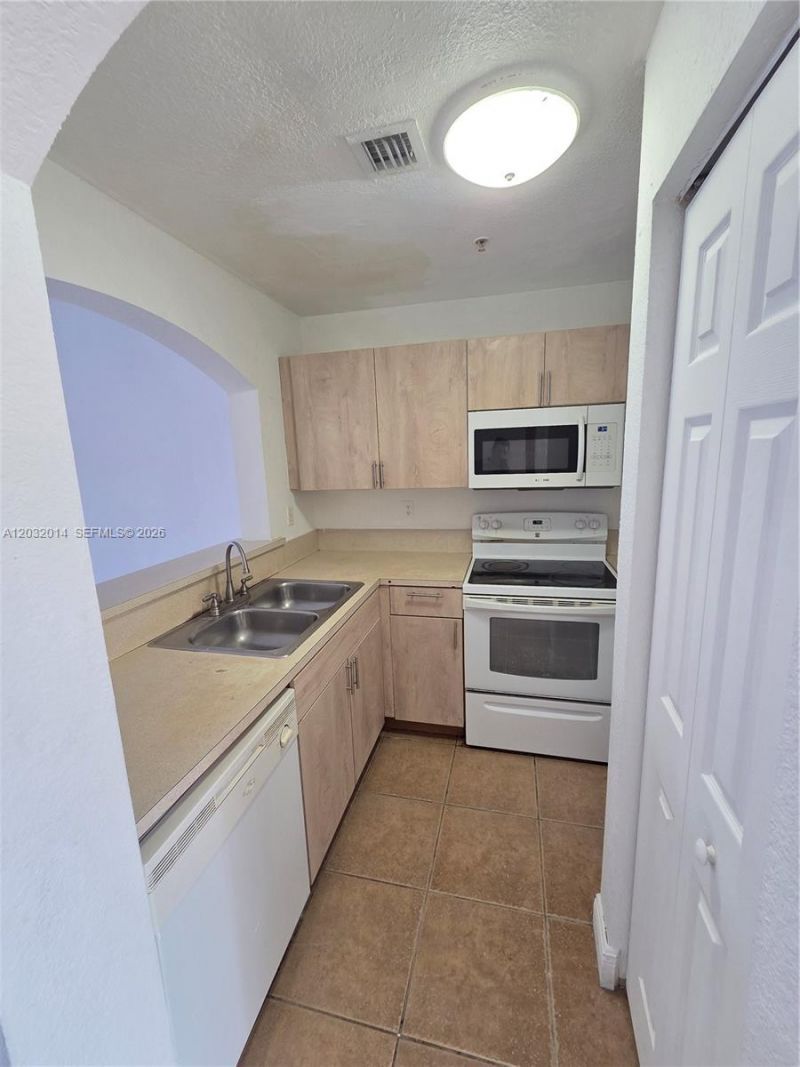 7989 NW 8th St , Unit 108D, Miami, FL 33126 Photo