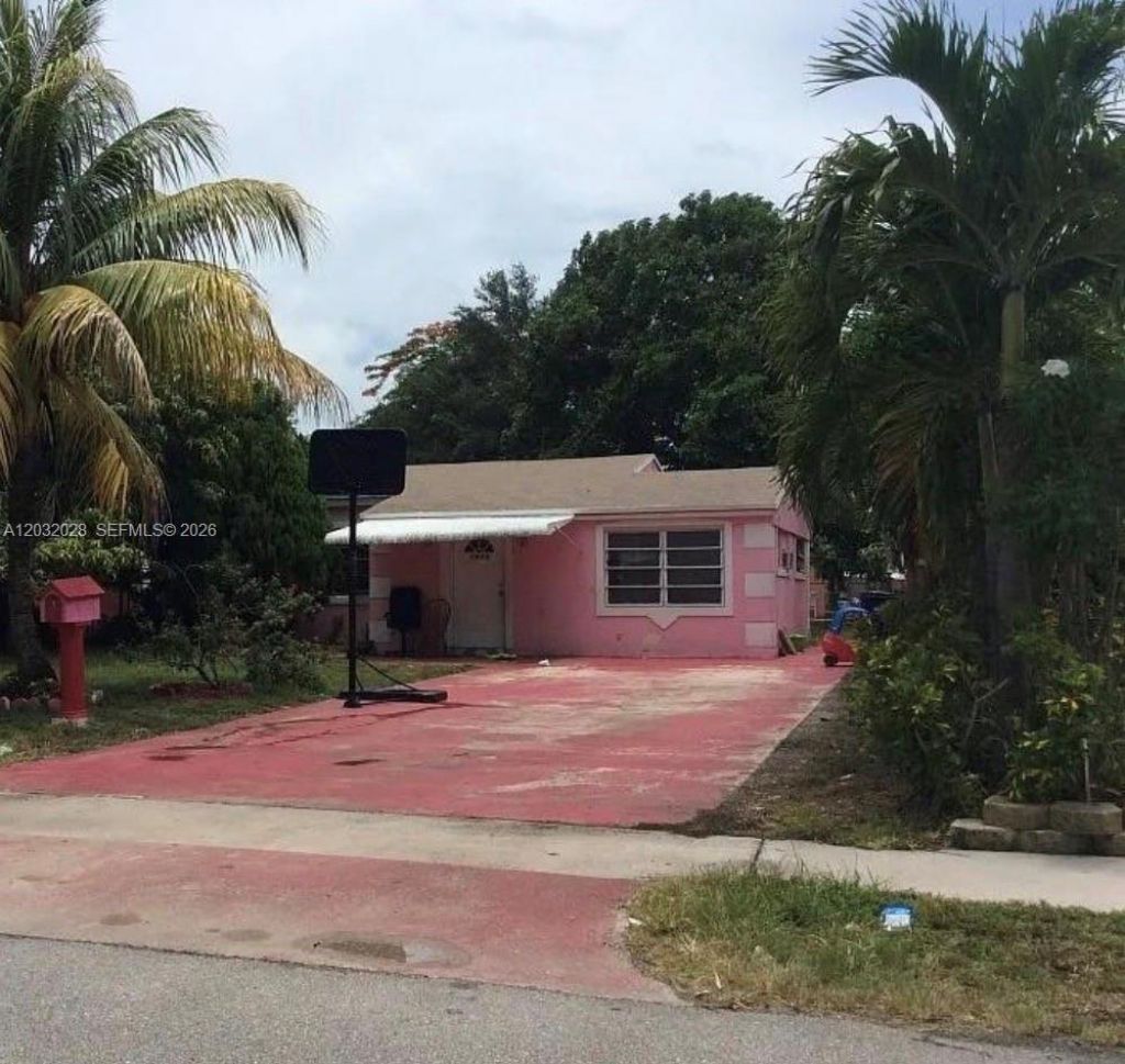 1466 NE 177th St, North Miami Beach, FL 33162 Main Photo