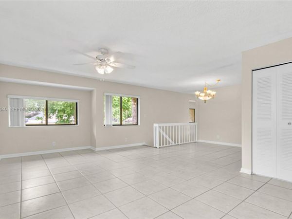 96 Wimbledon Lake Dr, Plantation, FL 33324