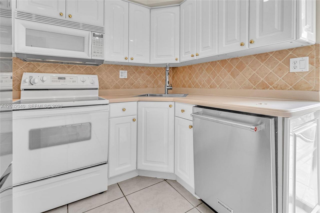 96 Wimbledon Lake Dr, Plantation, FL 33324 Photo