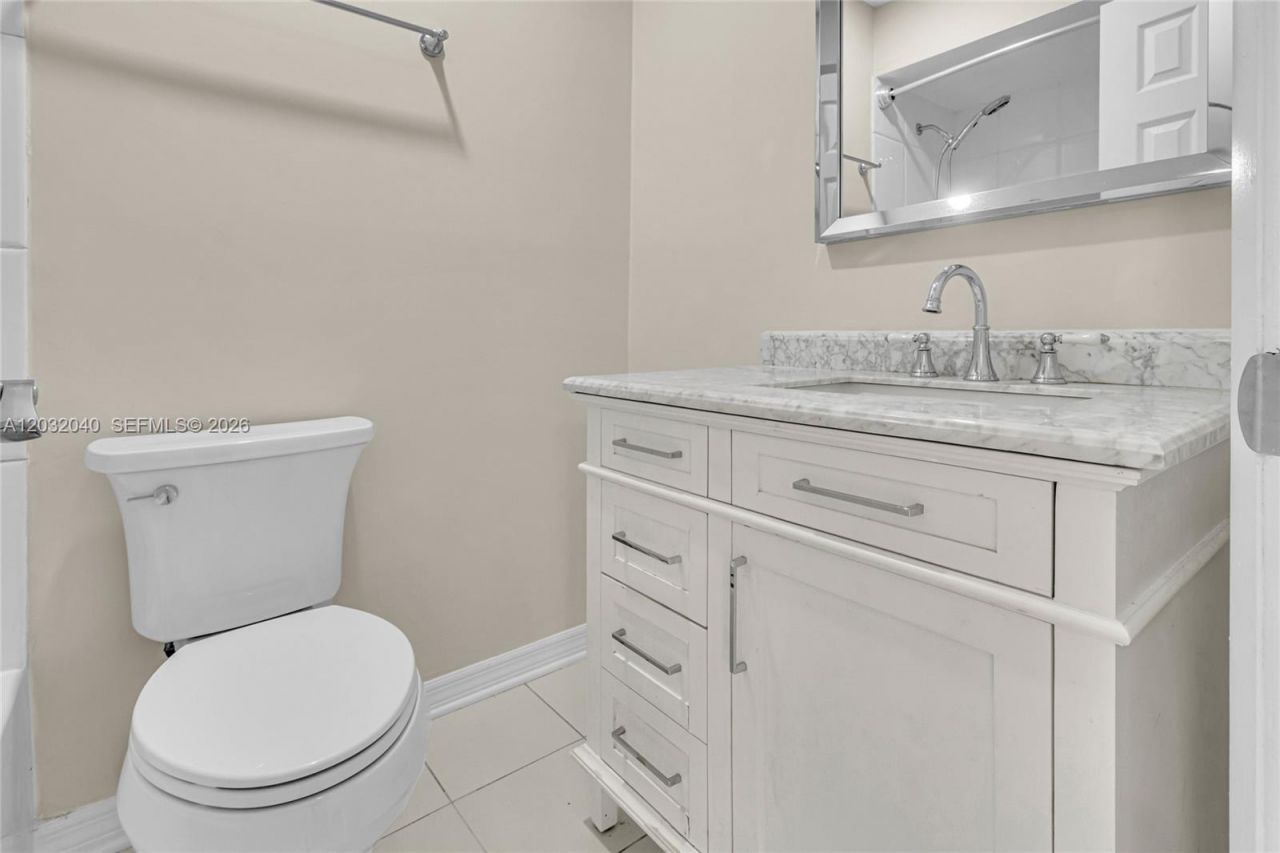 96 Wimbledon Lake Dr, Plantation, FL 33324 Photo