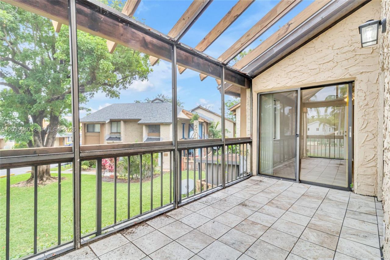 96 Wimbledon Lake Dr, Plantation, FL 33324 Photo