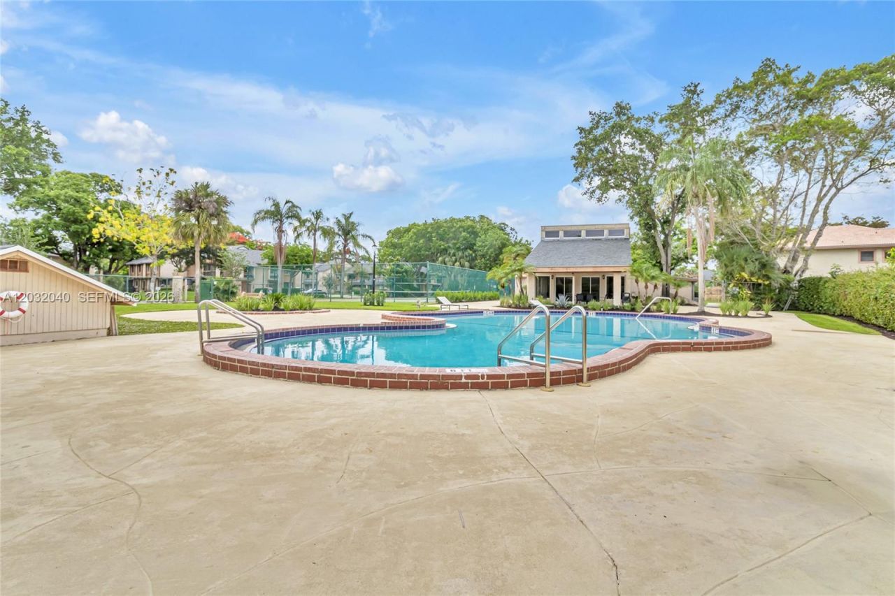 96 Wimbledon Lake Dr, Plantation, FL 33324 Photo