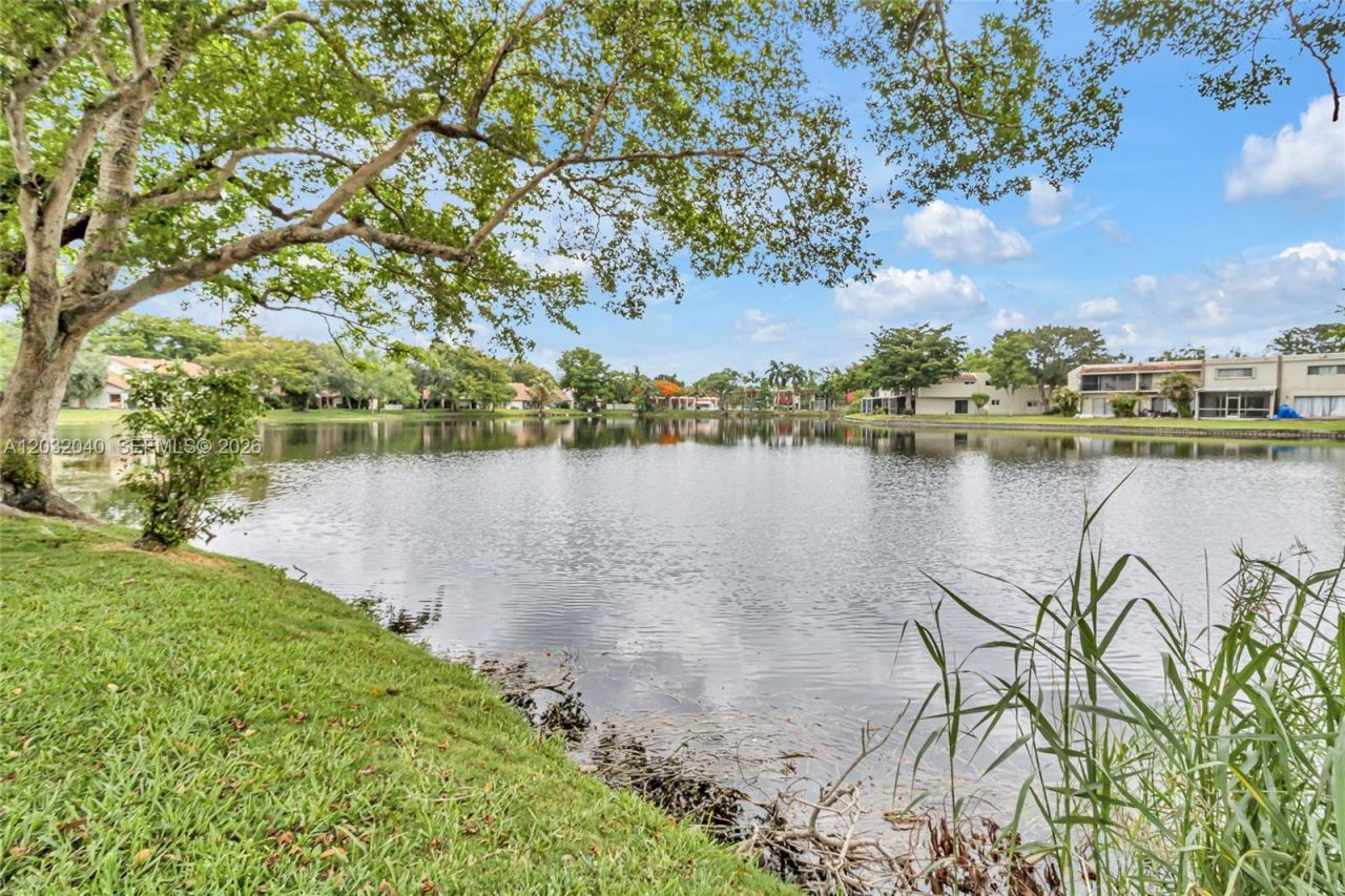 96 Wimbledon Lake Dr, Plantation, FL 33324 Photo