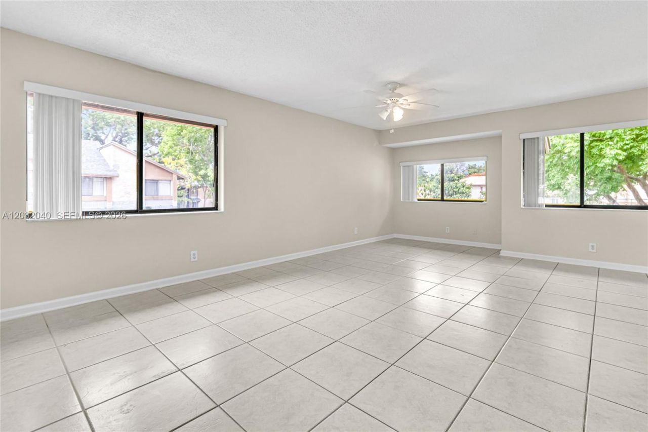 96 Wimbledon Lake Dr, Plantation, FL 33324 Photo