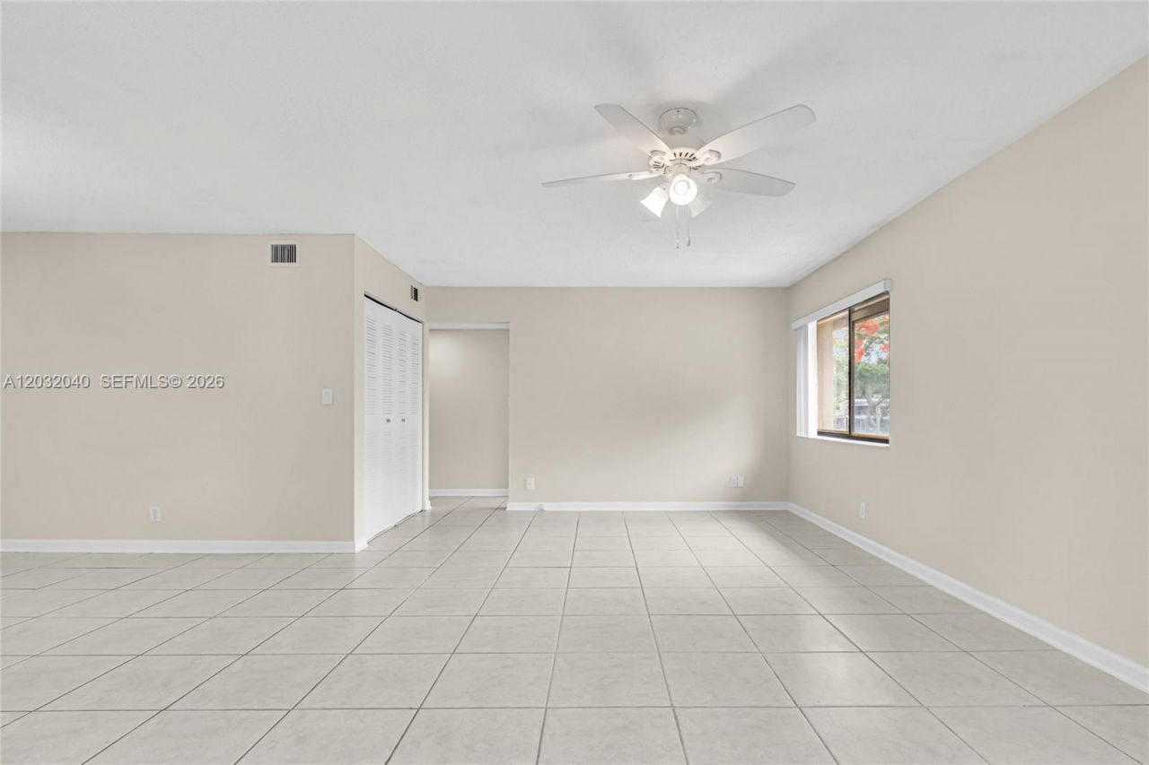 96 Wimbledon Lake Dr, Plantation, FL 33324 Photo