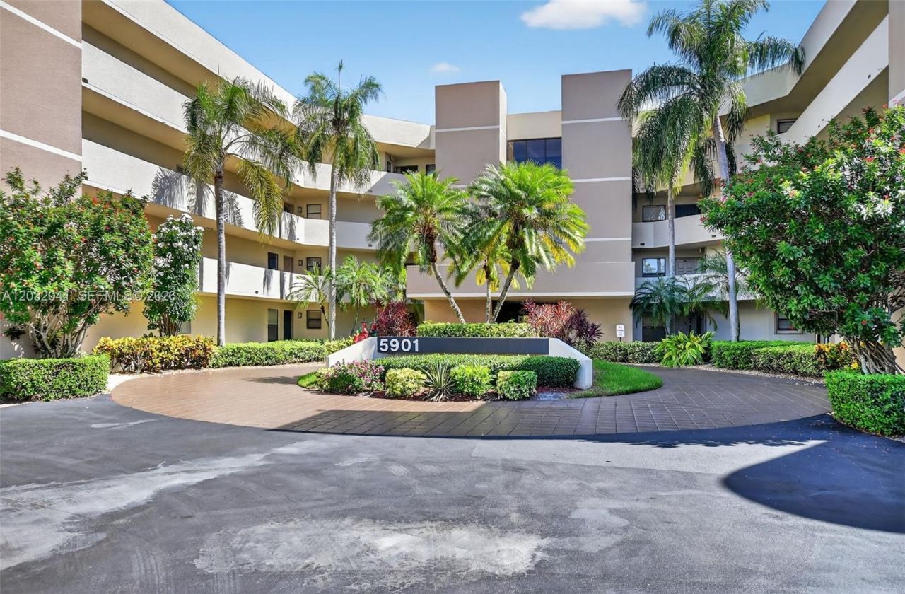 5901 Camino Del Sol , Unit 207, Boca Raton, FL 33433 Photo