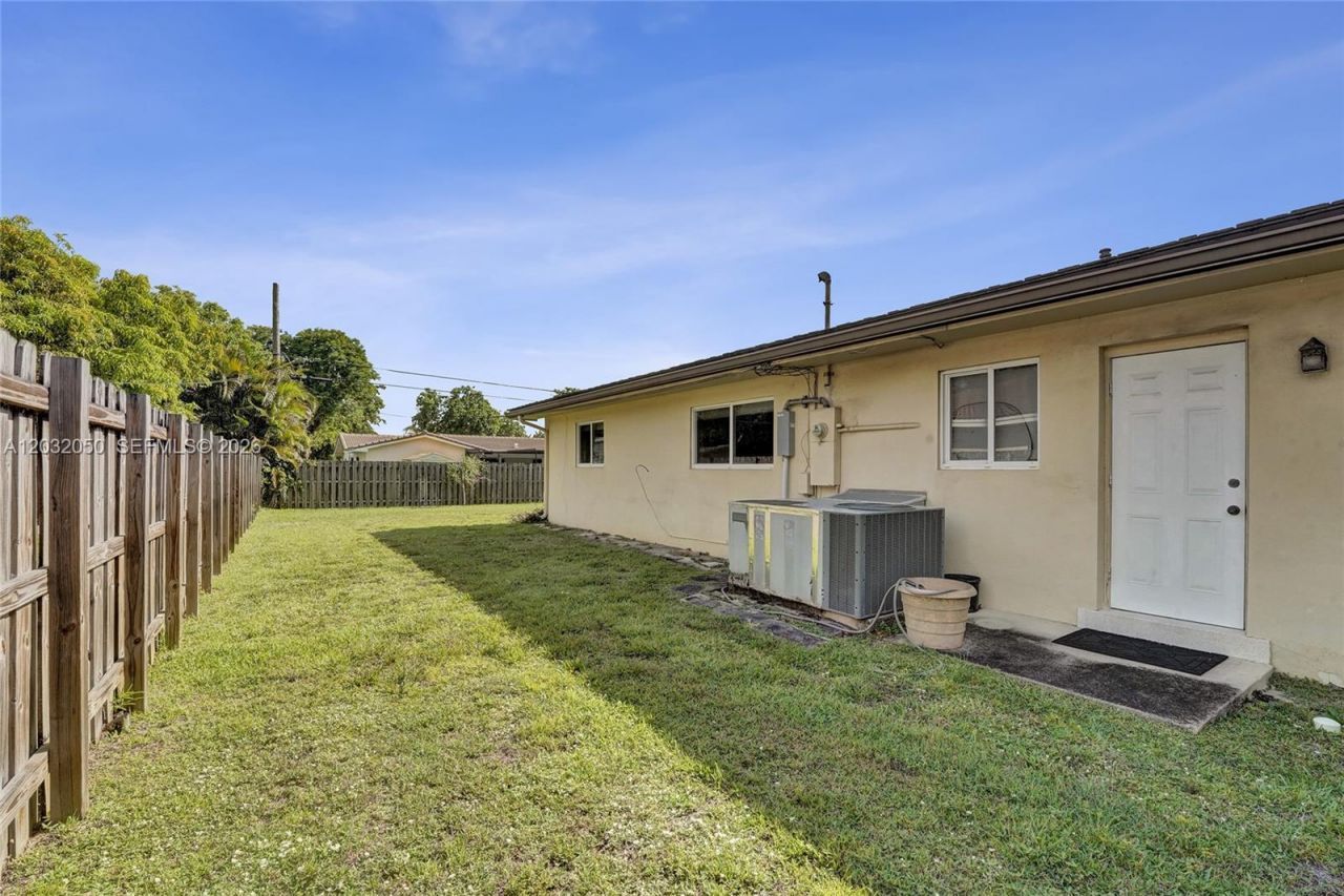 7421 NW 8th Ct , Plantation, FL 33317 Photo