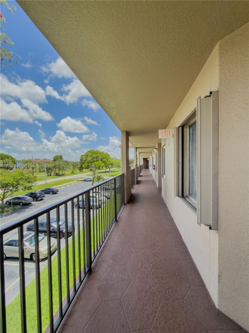 1200 SW 137th Ave , Unit 305E, Pembroke Pines, FL 33027 Photo