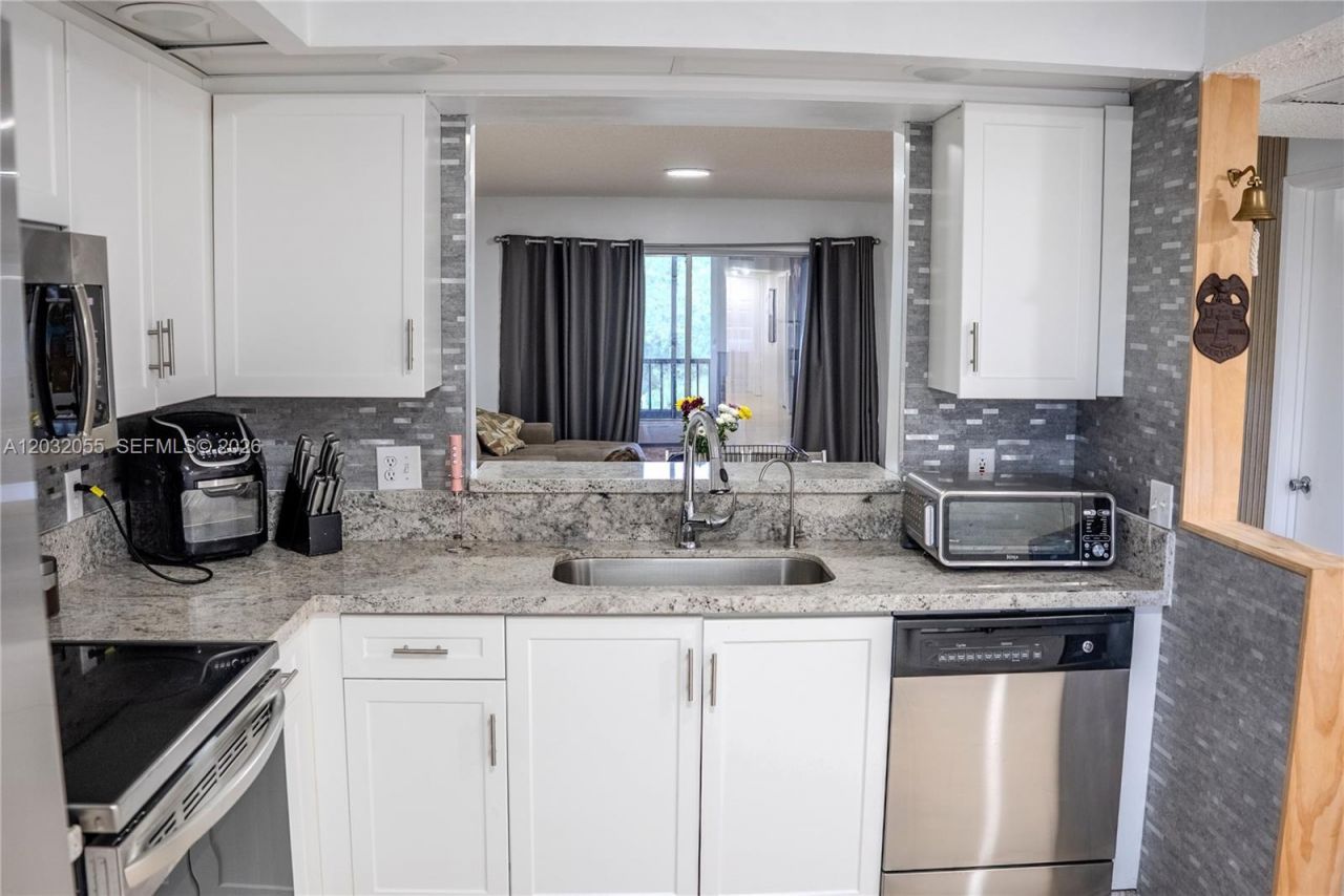 1200 SW 137th Ave , Unit 305E, Pembroke Pines, FL 33027 Photo