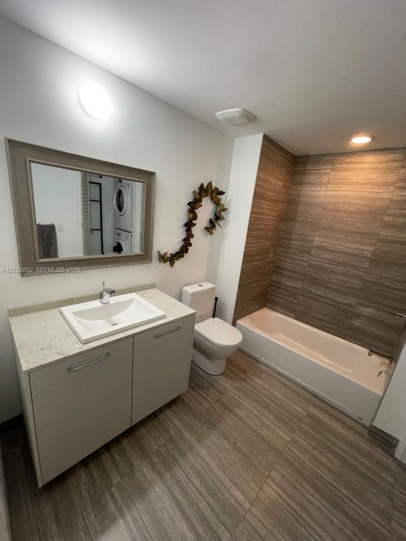 1010 Brickell Ave, Unit 2704, Miami, FL 33131 Photo