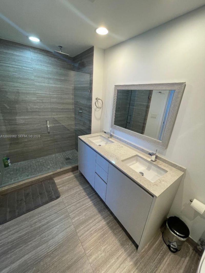 1010 Brickell Ave, Unit 2704, Miami, FL 33131 Photo