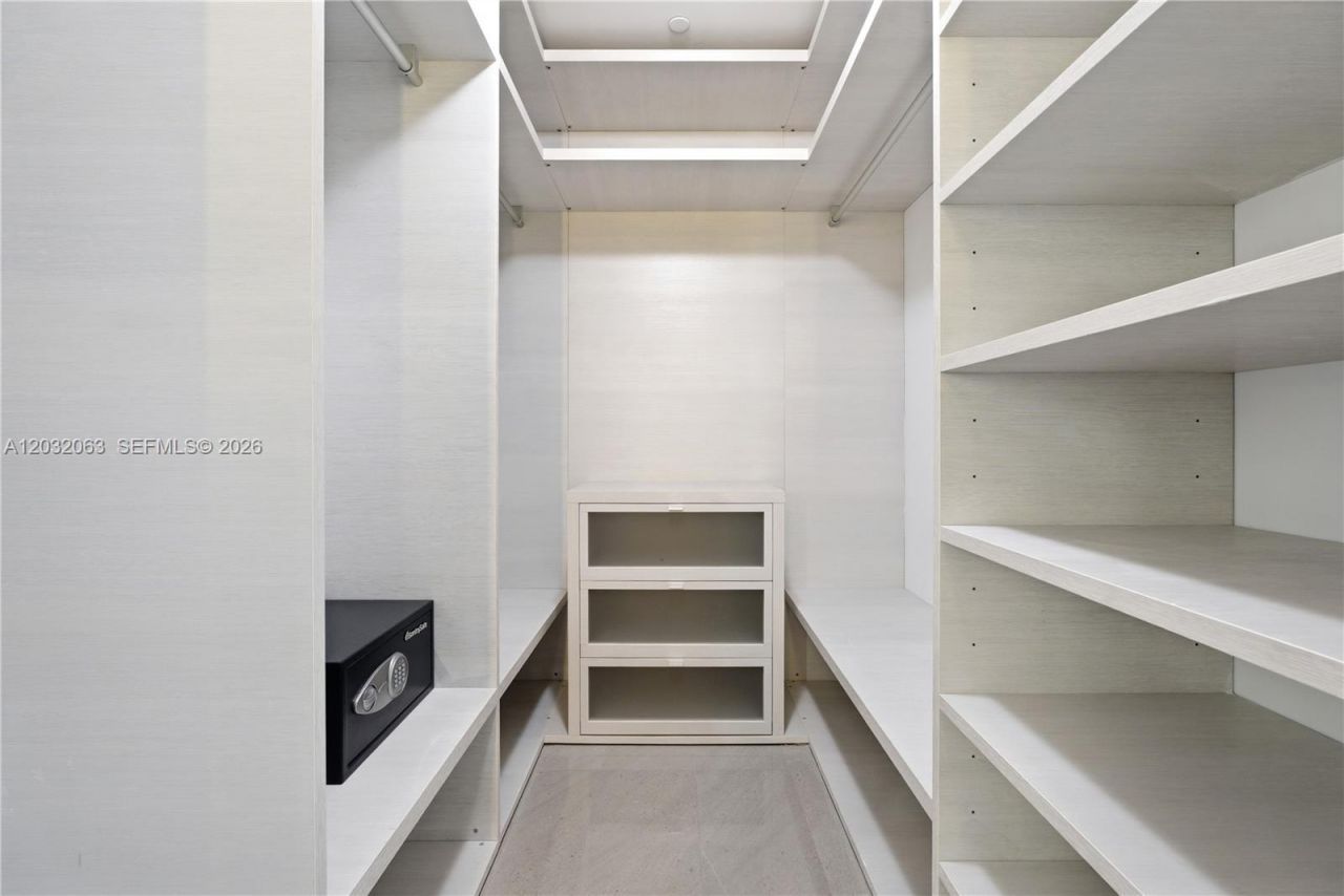 88 SW 7th St, Unit 2302, Miami, FL 33130 Photo