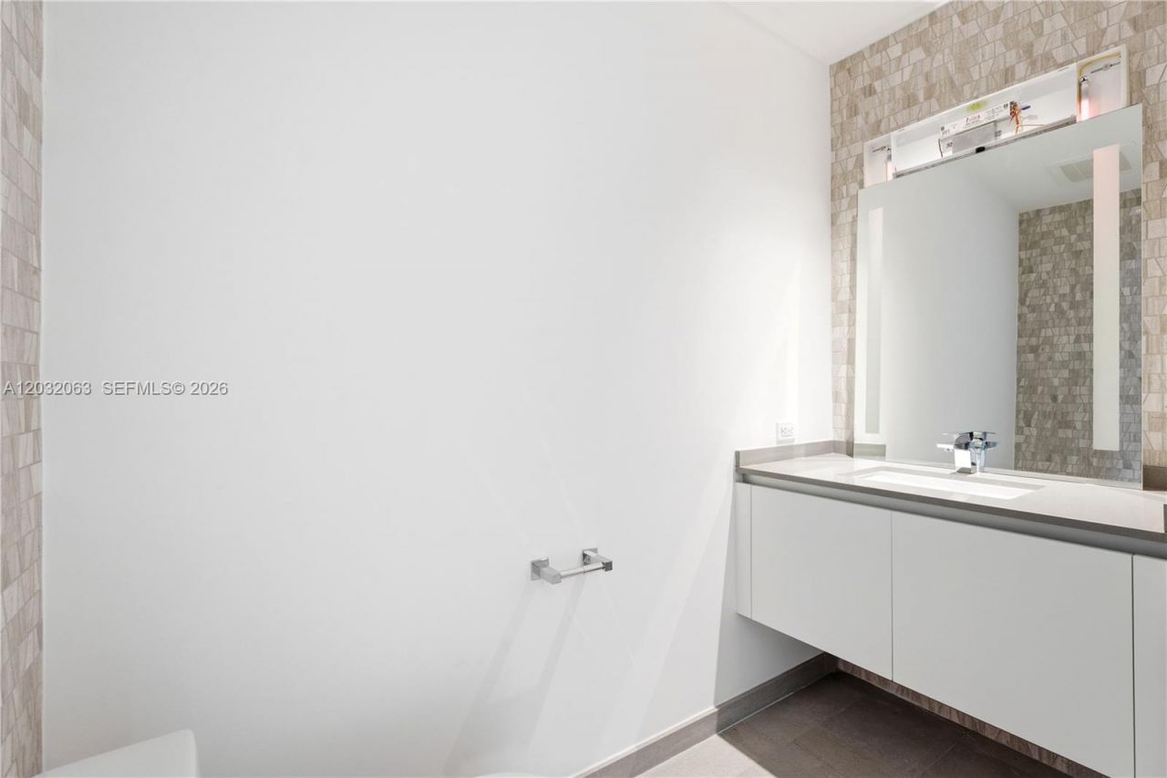 88 SW 7th St, Unit 2302, Miami, FL 33130 Photo