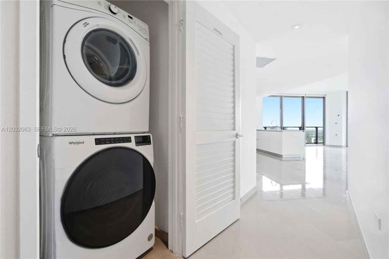 88 SW 7th St, Unit 2302, Miami, FL 33130 Photo