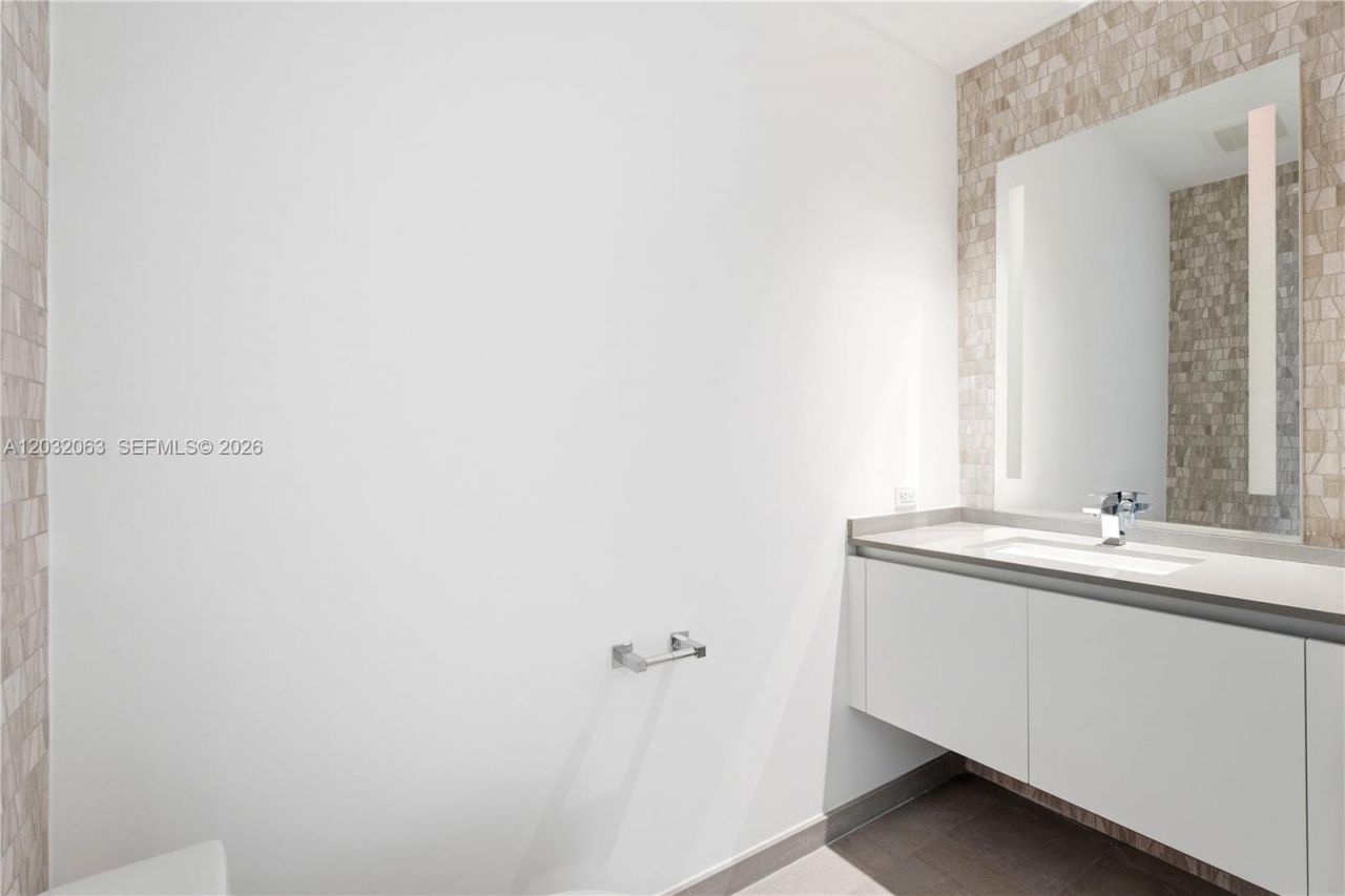 88 SW 7th St , Unit 2302, Miami, FL 33130 Photo