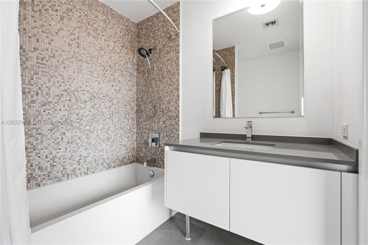 88 SW 7th St, Unit 2302, Miami, FL 33130 Photo