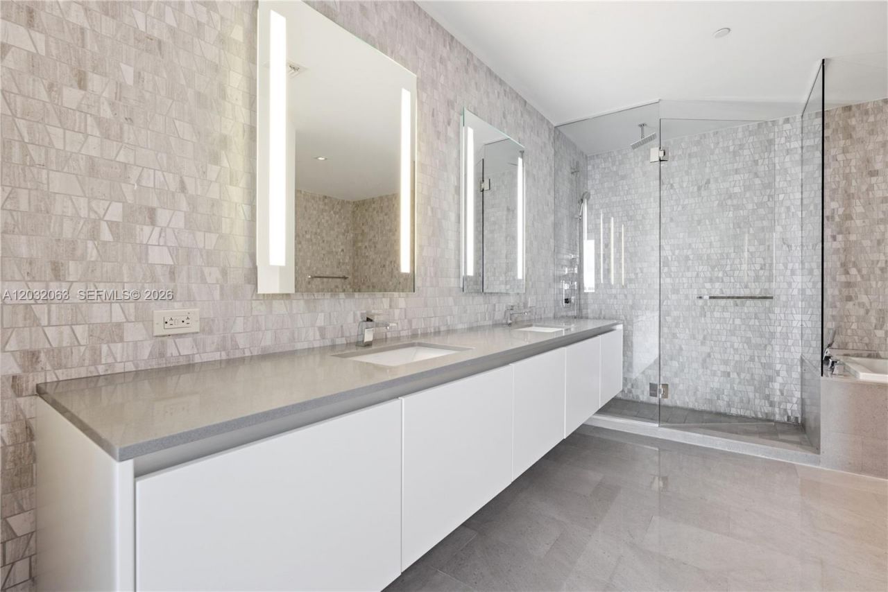 88 SW 7th St, Unit 2302, Miami, FL 33130 Photo